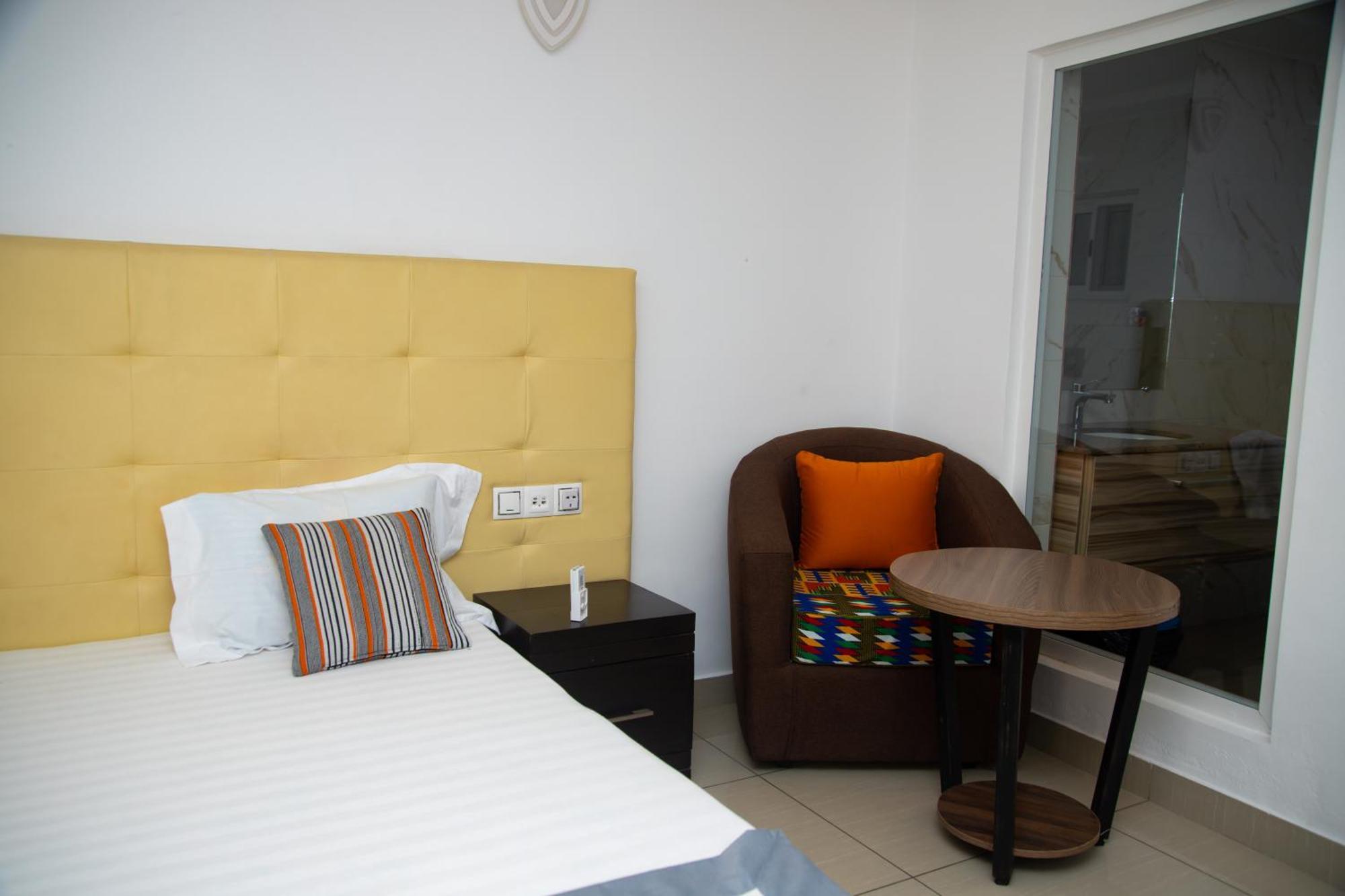 IMOLEASE HUBERT Sainte Rita Cotonou Exterior foto