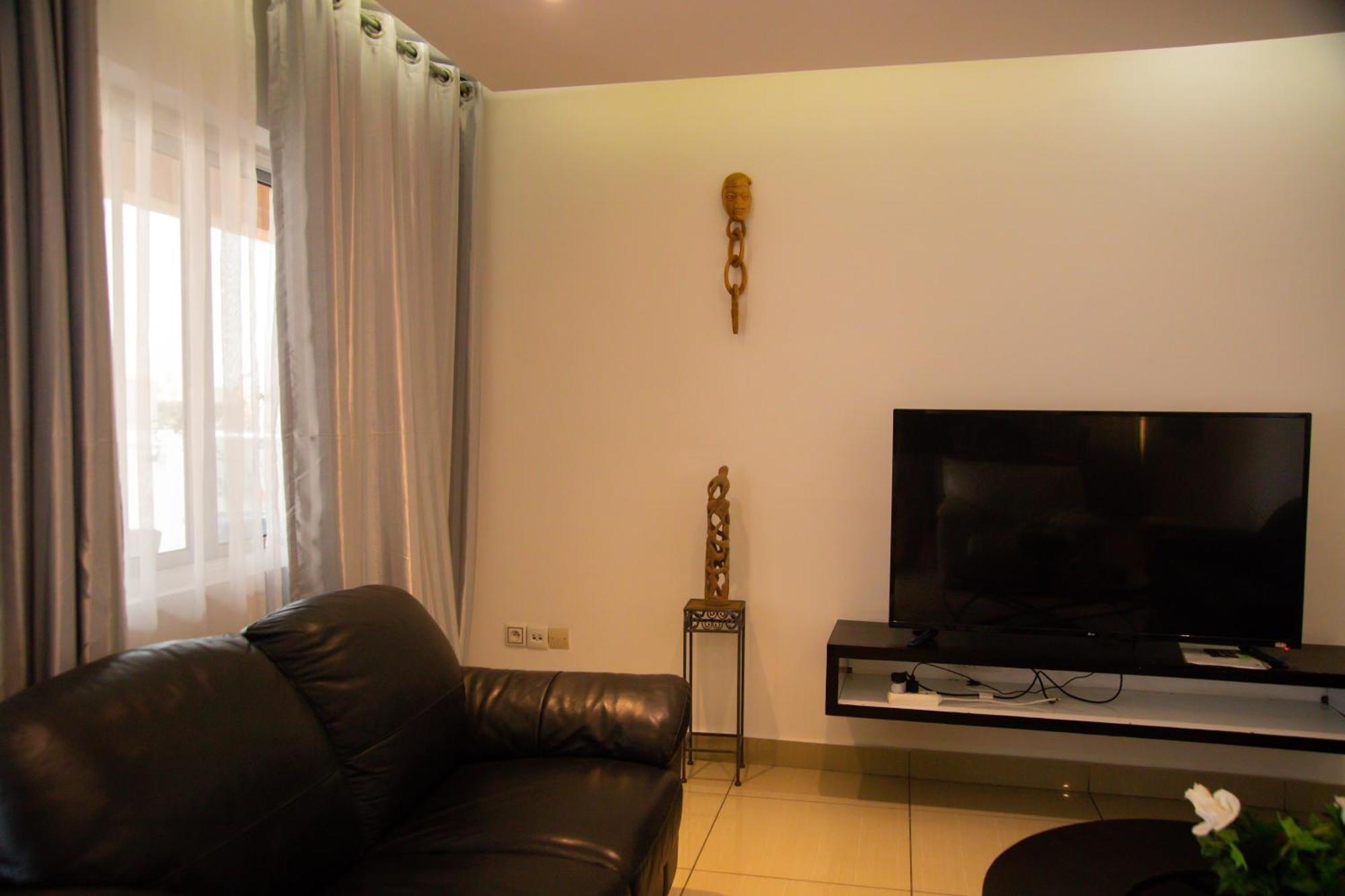 IMOLEASE HUBERT Sainte Rita Cotonou Exterior foto