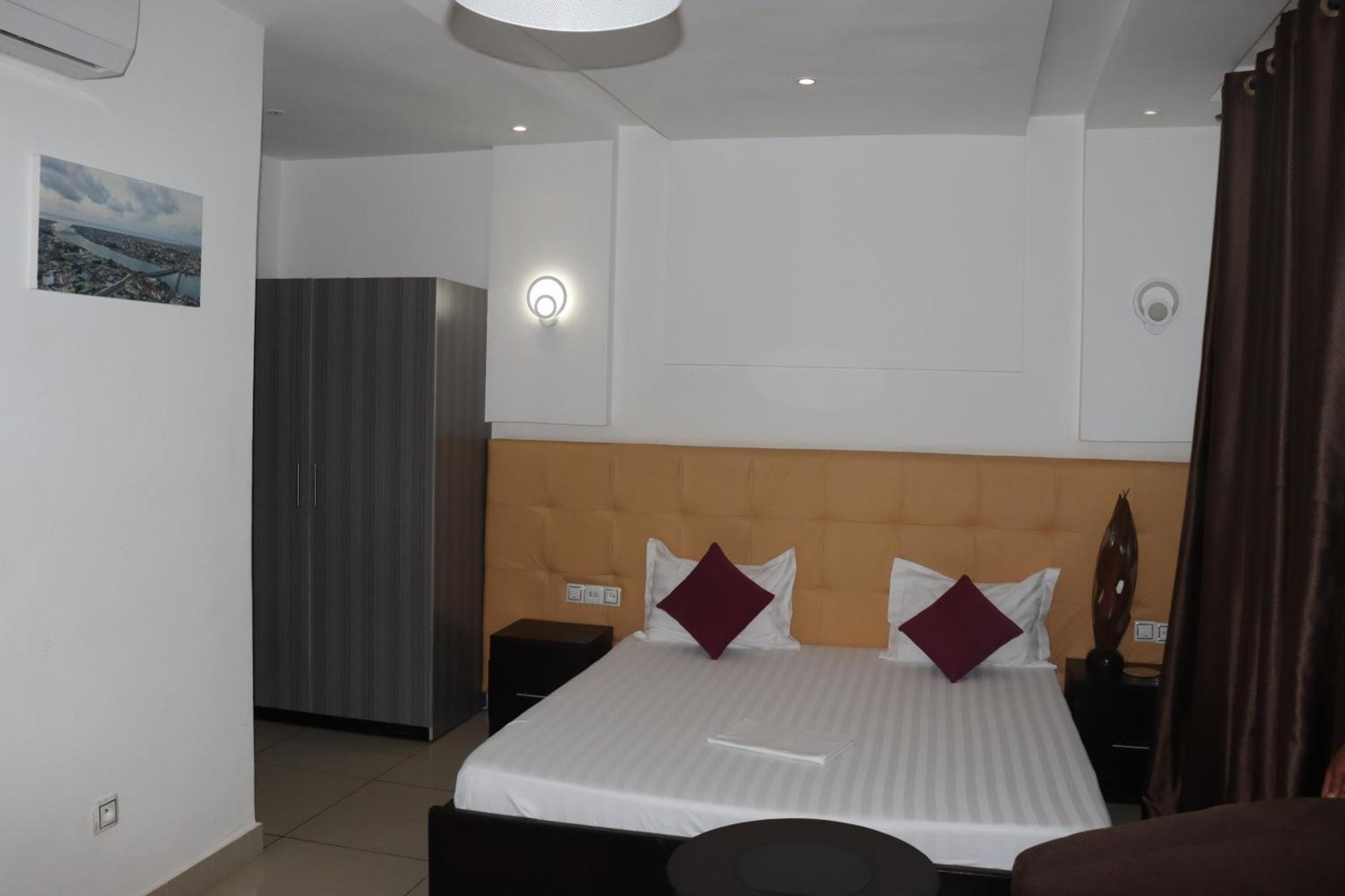 IMOLEASE HUBERT Sainte Rita Cotonou Exterior foto