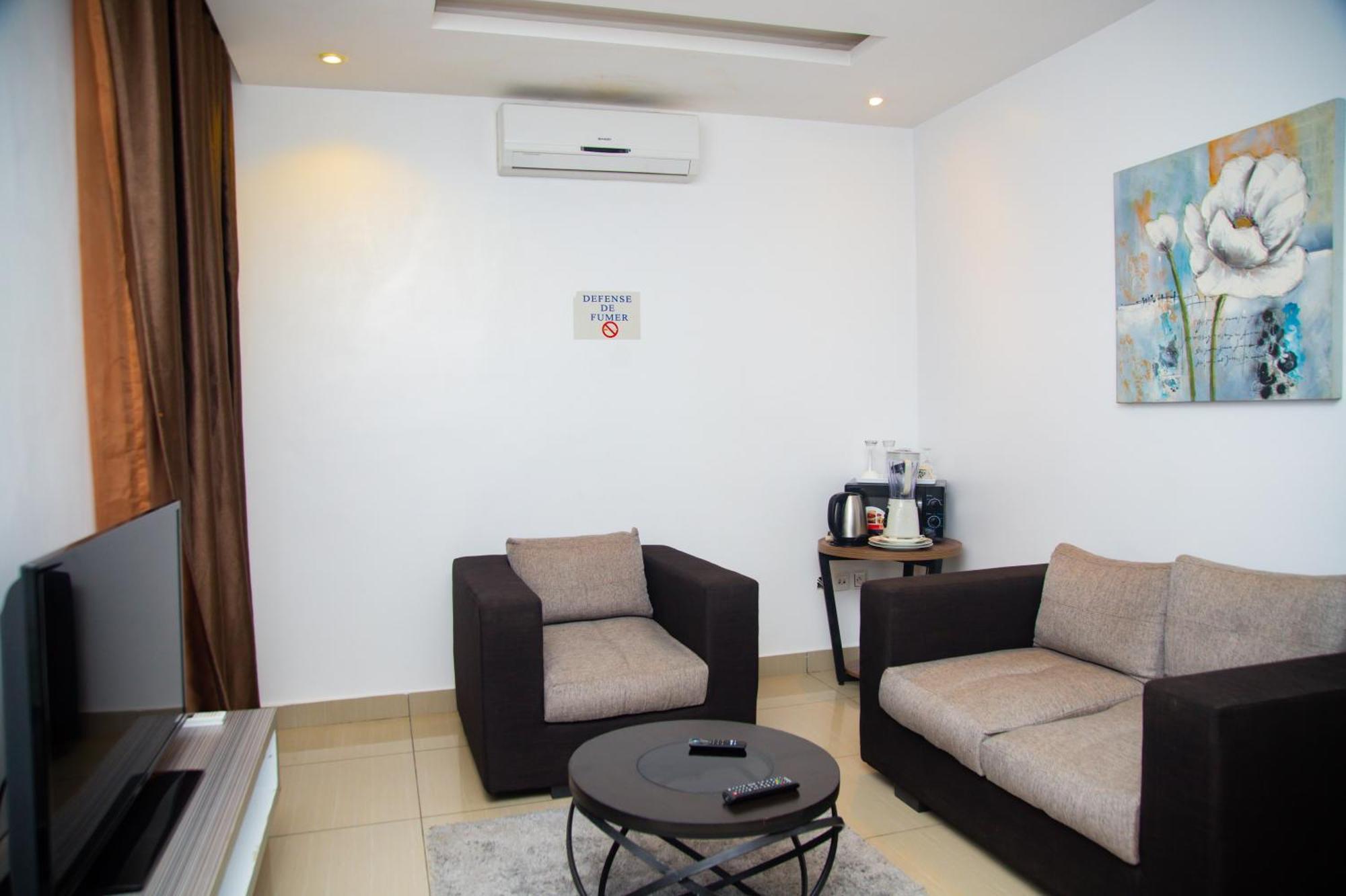 IMOLEASE HUBERT Sainte Rita Cotonou Exterior foto
